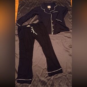 100% cotton black bottoms out pajama set size M
